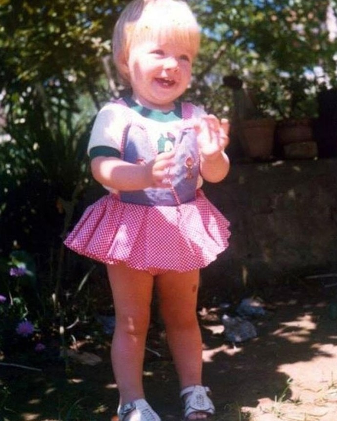 Angélica esbanja felicidade em foto de sua infância (Foto: Arquivo Pessoal)