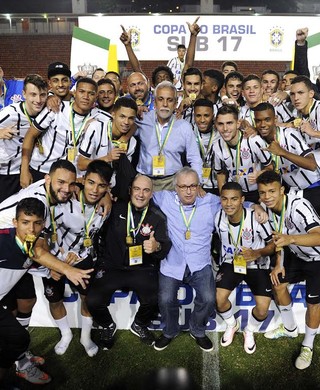 Corinthians campeão sub-17 (Foto: Marcos Ribolli)
