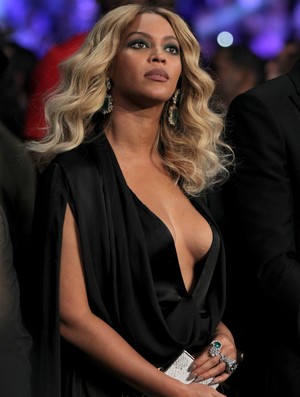 Decote de Beyoncé rouba a cena em luta de Canelo e Cotto (Foto: Getty Images)