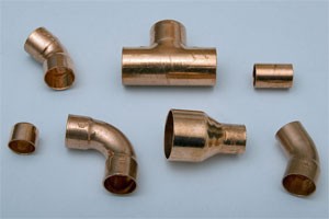 Exemplos de partes de tubulação de cobre' (Foto: Törsten Bätge/Creative Commons)