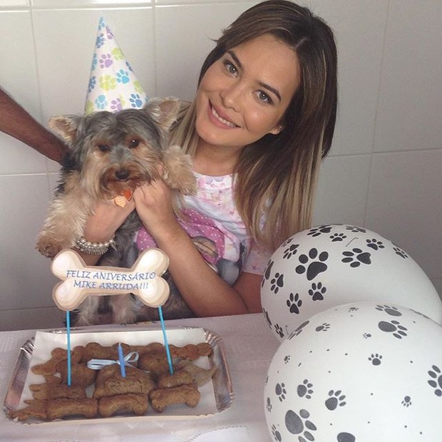 Geisy Arruda festeja aniversário do cachorro: 'Mamãe ama' 12081285_543518895806008_2067819116_n