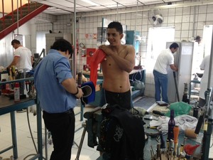 Prótese foi colocada nesta quinta-feira (18), em uma clínica de Sorocaba (SP) (Foto: Luana Eid / G1)