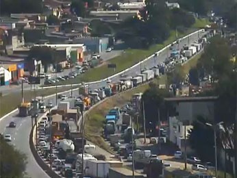 Imagem do congestionamento do Anel Rodoviário, na altura do Bairro Betânia, sno sentido Vitória. (Foto: Reprodução TV Globo)