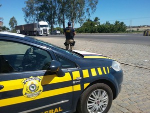 Polícia registrou queda no número de acidentes com feridos e mortes nas estradas. (Foto: Divulgação/ PRF-BA)