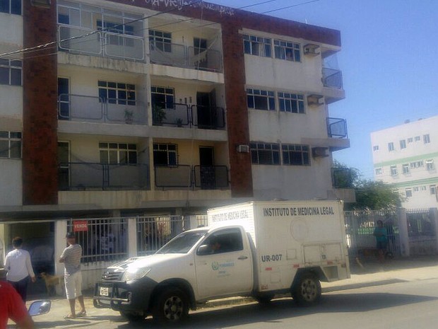 Segundo a polícia, homem matou mulher esganada em apartamento no bairro de Jardim Atlântico, em Olinda, e depois tentou se matar (Foto: Bruno Luiz/WhatsApp)