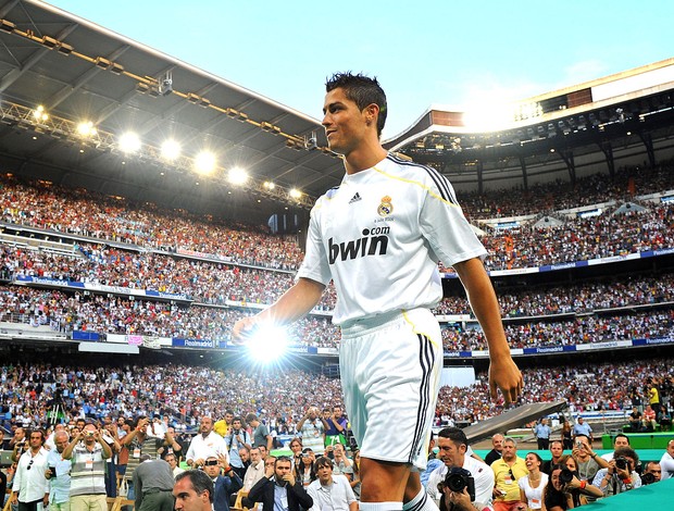 Cristiano Ronaldo apresentação Real Madrid 2009 (Foto: Getty Images)