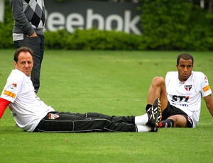 Rogério Ceni e Lucas no treino do São Paulo (Foto: Luiz Pires / VIPCOMM)