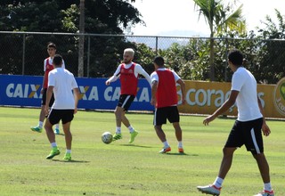 Treino do Santos na manhã deste sábado na Toca da Raposa II (Foto: Marco Antônio Astoni) Treino do Santos na manhã deste sábado na Toca da Raposa II (Foto: Marco Antônio Astoni)