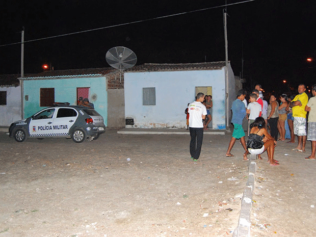 Casas foram invadidas no bairro Nossa Senhora de Fátima, em Tangará (Foto: Robson Freitas/G1)