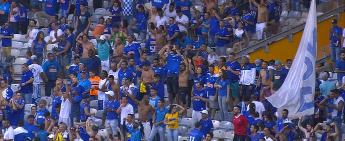 Torcida Cruzeiro x Ponte Preta (Foto: Reprodução / Premiere)