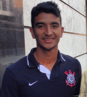 Vitor Visa rescinde com o Corinthians e pode retornar ao futebol capixaba