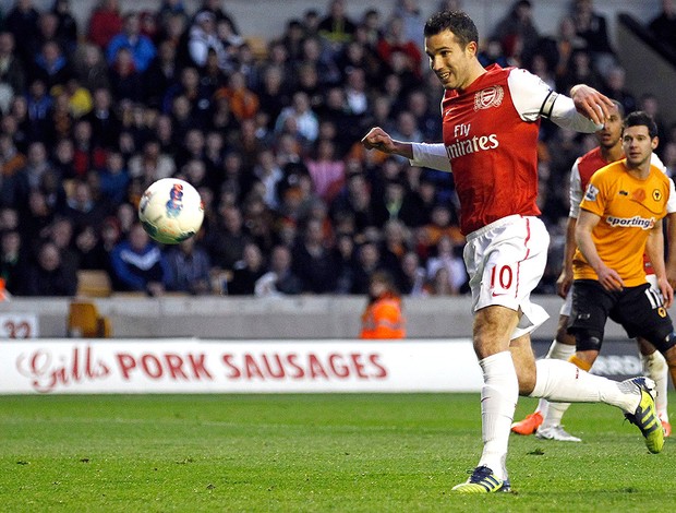 Van Persie - Arsenal x Wolverhampton (Foto: Agência Reuters)