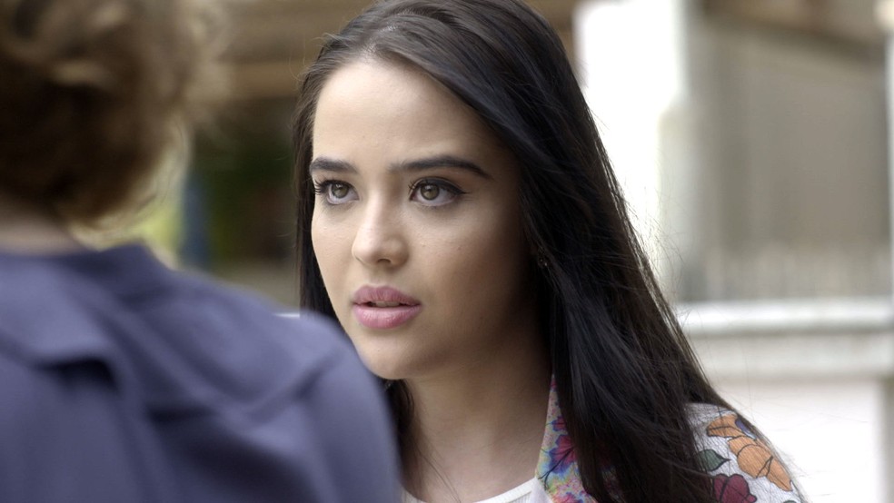 Xanaia aconselha Vitória (Foto: TV Globo)