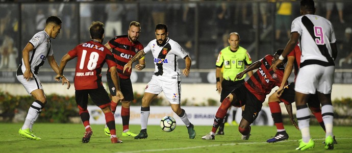 Escudero, Vasco x Vitória (Foto: Futura Press) Escudero, Vasco x Vitória (Foto: Futura Press)