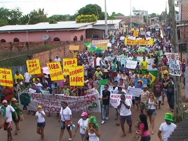 G1 Protesto Leva Cerca De Mil Pessoas às Ruas De Iranduba No Interior Do Am Notícias Em 0813