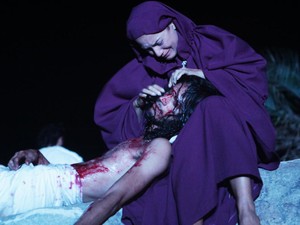 Atores encenam a morte de Jesus Cristo (Foto: Arquivo / Cdois Photo &amp; Film)