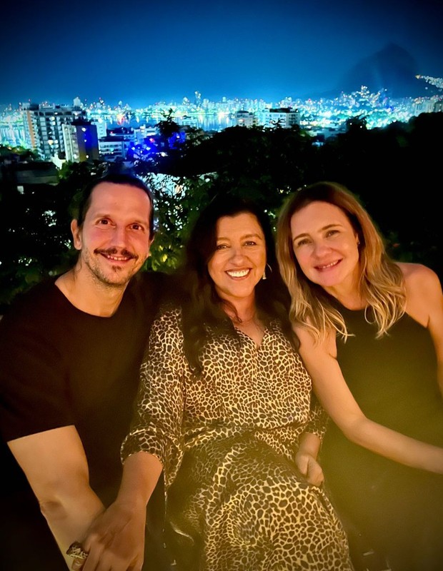 Vladimir Brichta, Regina Casé e Adriana Esteves (Foto: Reprodução/Instagram )