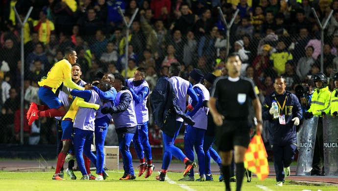 Equador x Paraguai gol  (Foto: José Jácome/EFE)