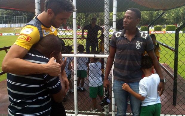 Ex-jogador Paulo Isidoro visita treinamento do Vitória (Foto: Raphael Carneiro/Globoesporte.com)