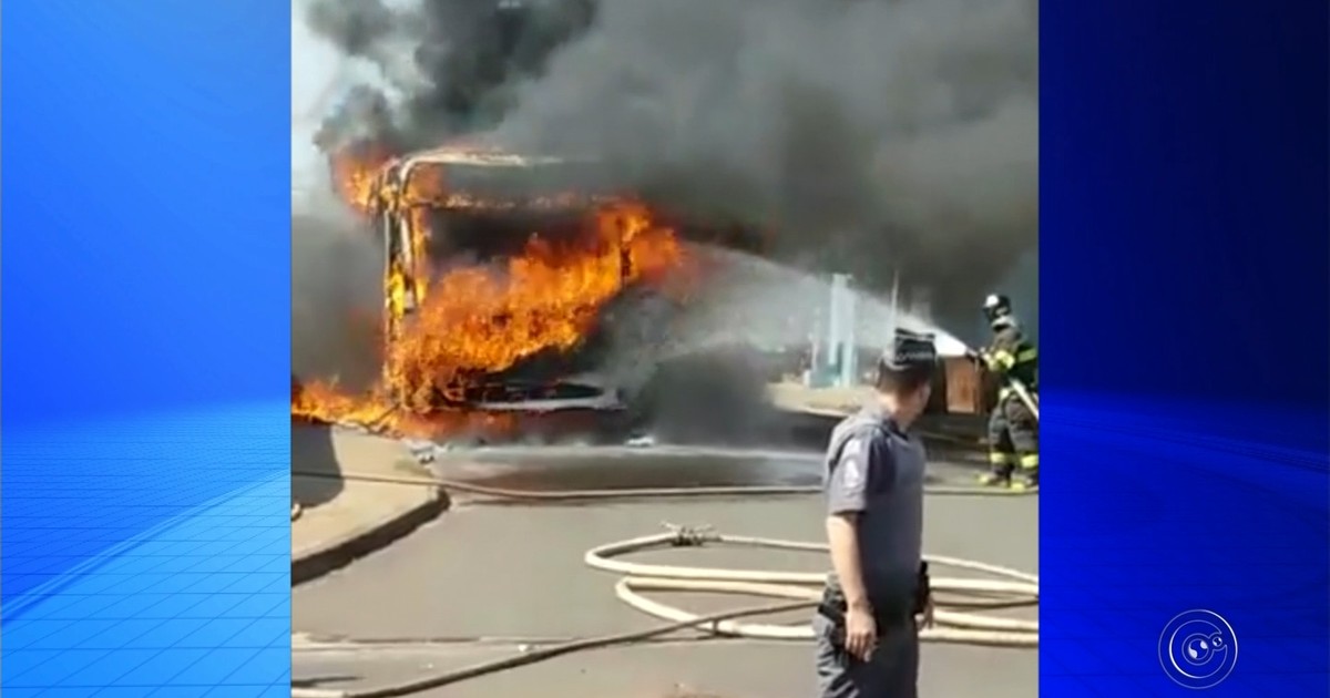 Polícia detém jovem suspeito de incendiar ônibus em Ibitinga - Globo.com