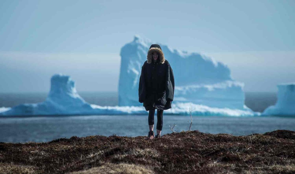  Turistas visitam Ferryland para ver de perto um iceberg  (Foto: Greg Locke/Reuters)