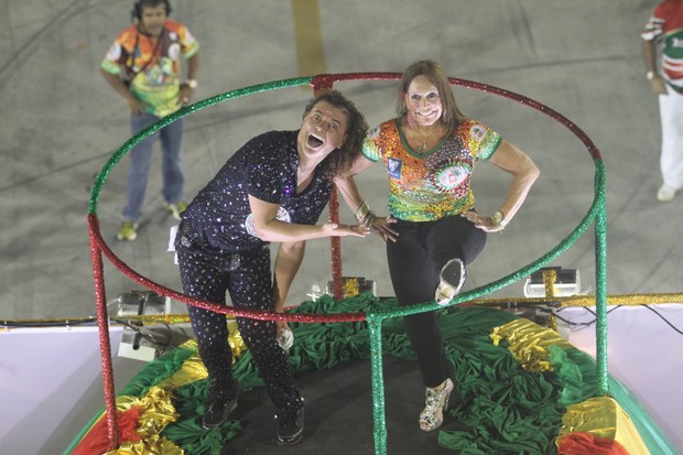 Susana Vieira e David Brazil em ensaio da Grande Rio na Marquês de Sapucaí, no Rio (Foto: Raphael Mesquita/ Foto Rio News)