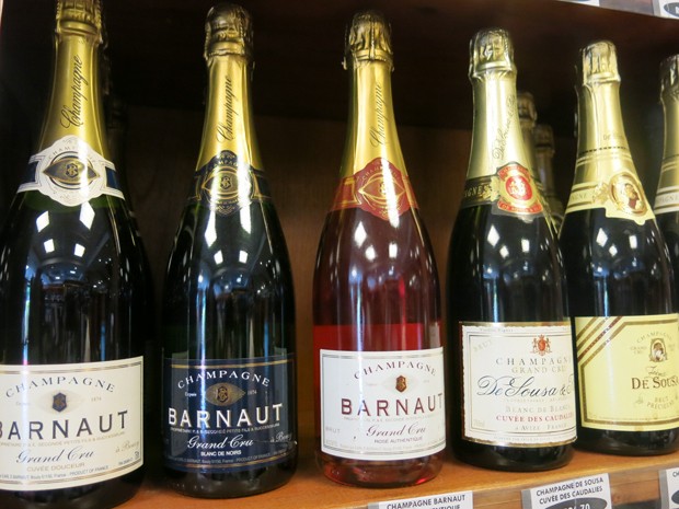 Champagnes originários da região francesa de mesmo nome não saem por menos de R$ 250. (Foto: Mariane Rossi/G1)