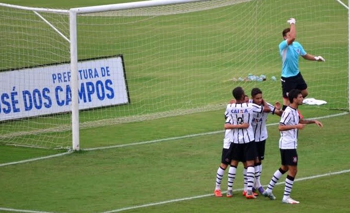 Gabriel decide, e Corinthians bate São Paulo pelas quartas do Paulista Sub-20
