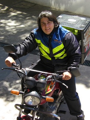 Trabalho de motogirl ajudou Andrea Sadocco a estudar (Foto: Aqruivo pessoal)