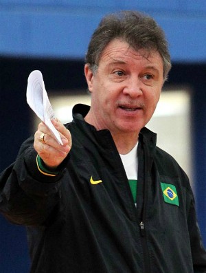 Magnano no treino da seleção brasileira de basquete em São Paulo (Foto: Gaspar Nóbrega / Inovafoto)