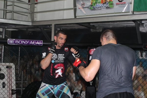 Vinícius Spartan treinando com Vitor Miranda (Foto: Divulgação)