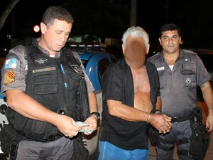 Idoso de 72 anos foi preso após atropelar senhora e não prestar socorro (Foto: Romário Barros/Lei Seca Maricá) Idoso de 72 anos foi preso após atropelar senhora e não prestar socorro (Foto: Romário Barros/Lei Seca Maricá)