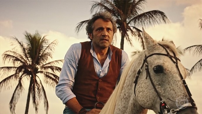 Santo será atingido quando estiver montado em seu cavalo (Foto: TV Globo)