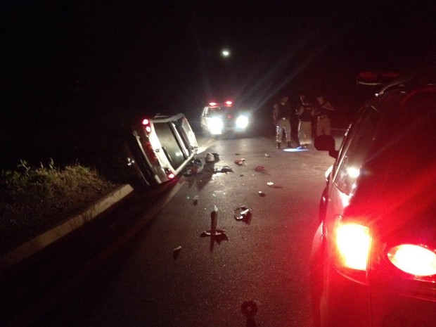 acidente BR-262 Nova Serrana (Foto: Policia Militar/ Divulgação)