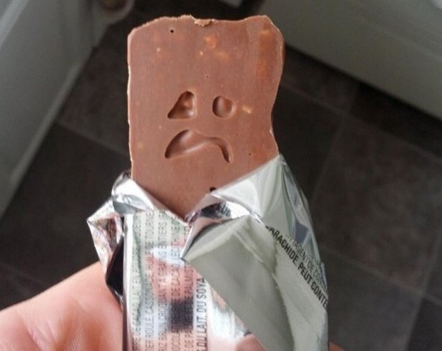 Imagem de chocolate com carinha triste virou sensação na web (Foto: Reprodução/Imgur/plong42)