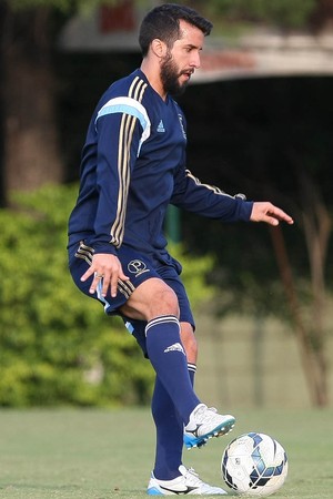 Após 676 dias parado, Victorino joga e diz: 