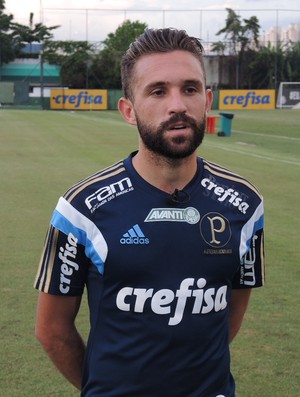 Após luta contra a degola, lesão e reserva, Allione comemora boa fase