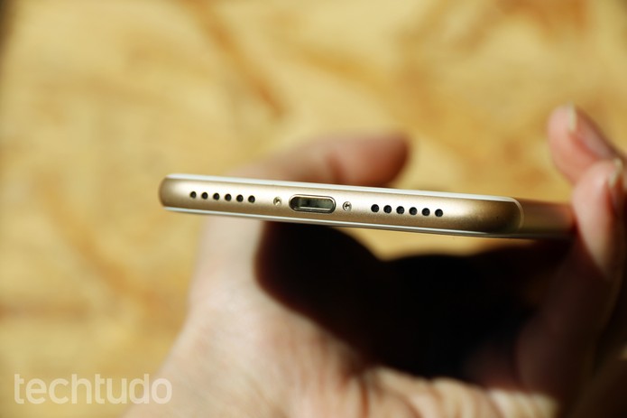 iPhone 7 perdeu a entrada de fone de ouvido analógica (Foto: Anna Kellen Bull/TechTudo) iPhone 7 perdeu a entrada de fone de ouvido analógica (Foto: Anna Kellen Bull/TechTudo)