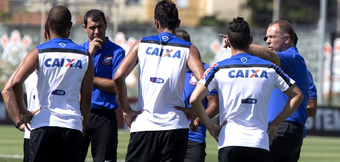 De olho no rival! Mano lamenta perda de Guerrero e reclama de 'dois lados' do STJD por caso Valdivia