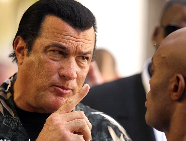 steven seagal com anderson silva UFC (Foto: Agência Getty Images)