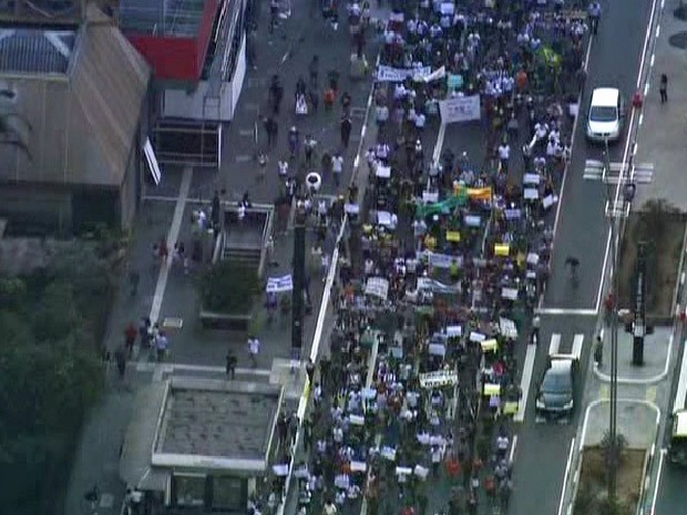Cerca de 600 pessoas participam da manifestação na Avenida Paulista, estima a CET (Foto: Reprodução/TV Globo)