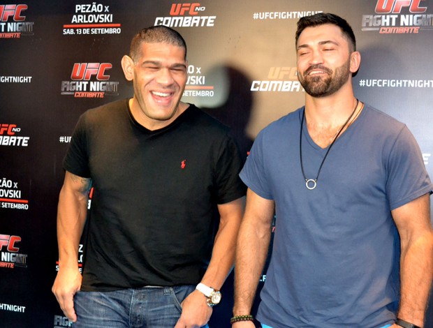 Pezão e Arlovski encarada UFC (Foto: Marcelo Russio)