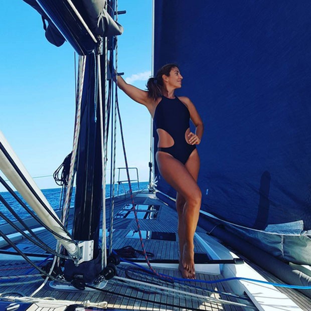 Ivete Sangalo posa de maiô em barco (Foto: Instagram/ Reprodução)