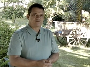 João Edwar apresenta as notícias do campo no Inter TV Rural (Foto: Reprodução/Inter TV )