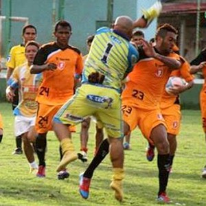 Briga entre jogadores do Princesa do Solimões e seleção de Iranduba (Foto: Ozy Araújo/Portal do Ozy)