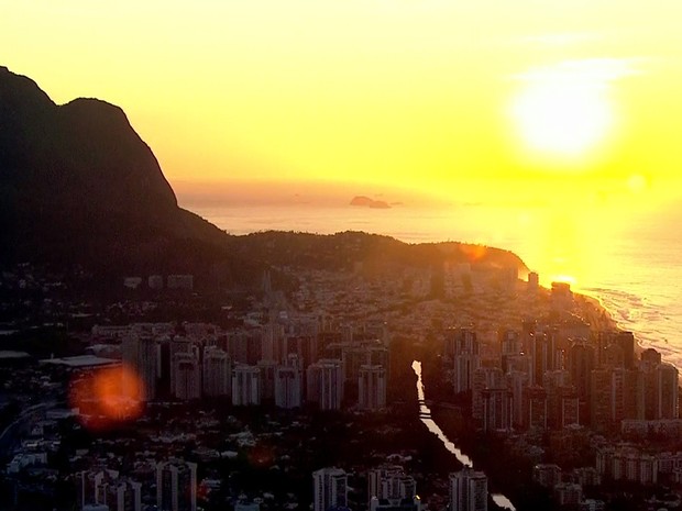 Dia de Finados começou com céu claro e sol forte no Rio (Foto: Reprodução/TV Globo)