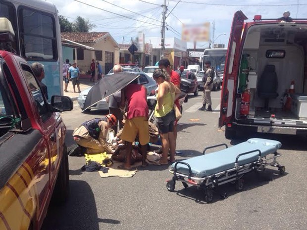 Idoso foi atropelado na Av. Cruz das Armas, no bairro do Oitizeiro (Foto: Walter Paparazzo/G1)