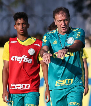 Cuca prevê elenco são-paulino motivado e nega vantagem do Palmeiras