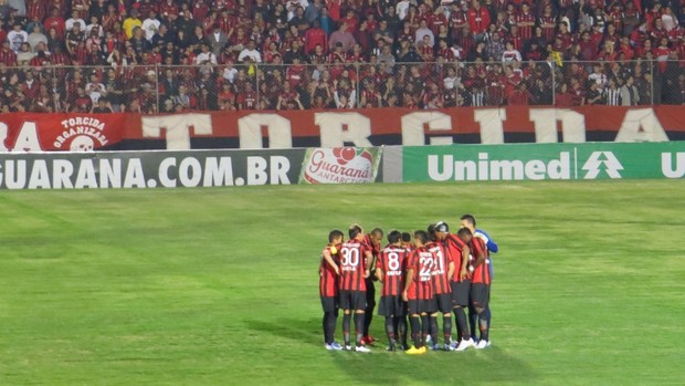 Atlético-PR na Vila Capanema (Foto: Fernando Freire)
