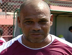 Mauro Soares, técnico da Desportiva Ferroviária (Foto: Reprodução/TV Gazeta)